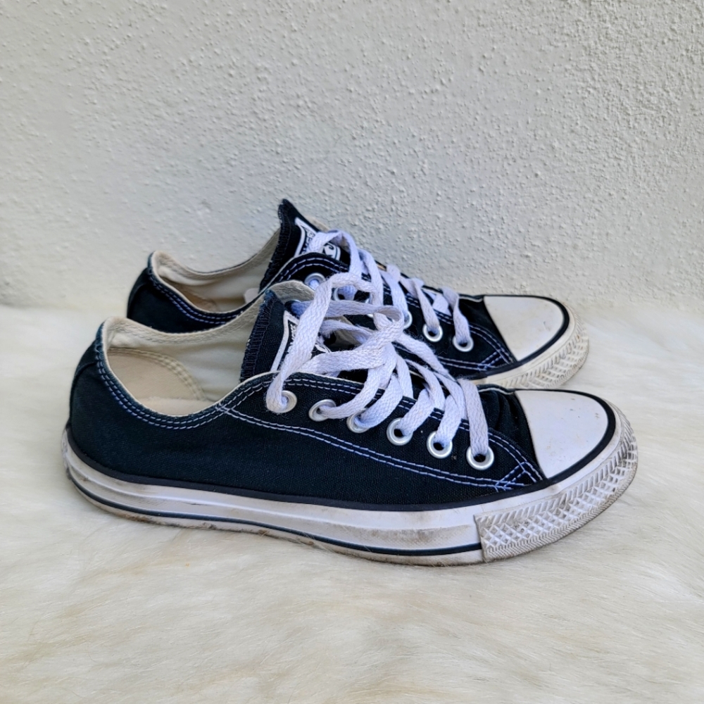 Black Converse allstar low top size 6.5